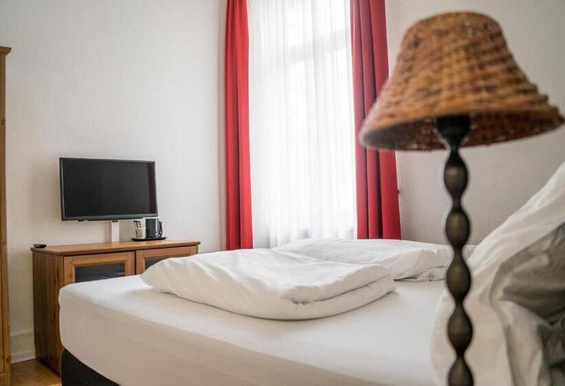 ペンション The Dubliner Hotel & Irish Pub