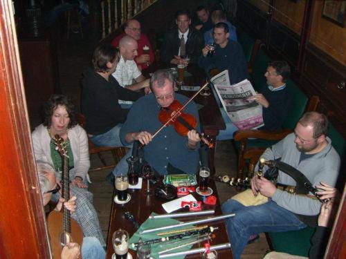 ペンション The Dubliner Hotel & Irish Pub