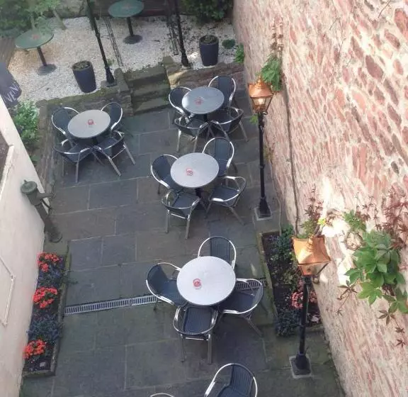 پانسیون The Dubliner Hotel & Irish Pub