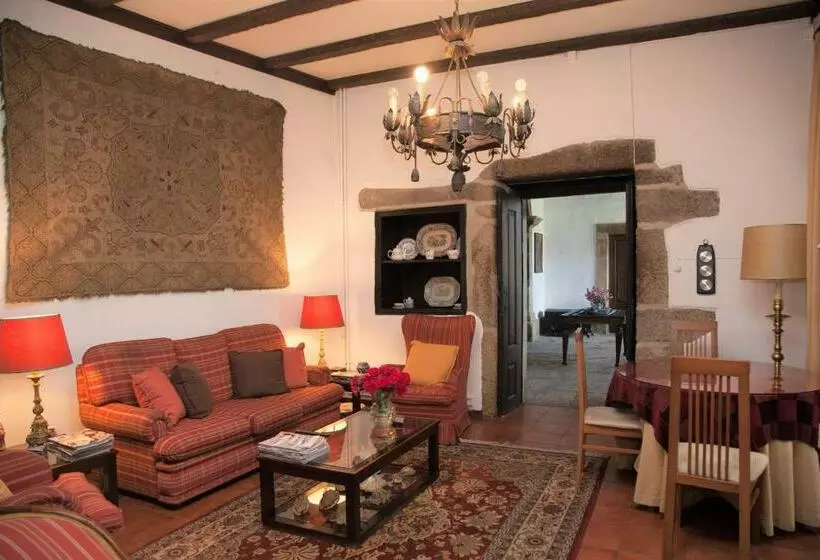 Retkeilymaja Casa Das Obras