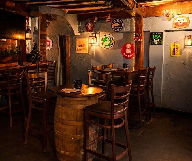 旅馆 Cromwell S Tap House