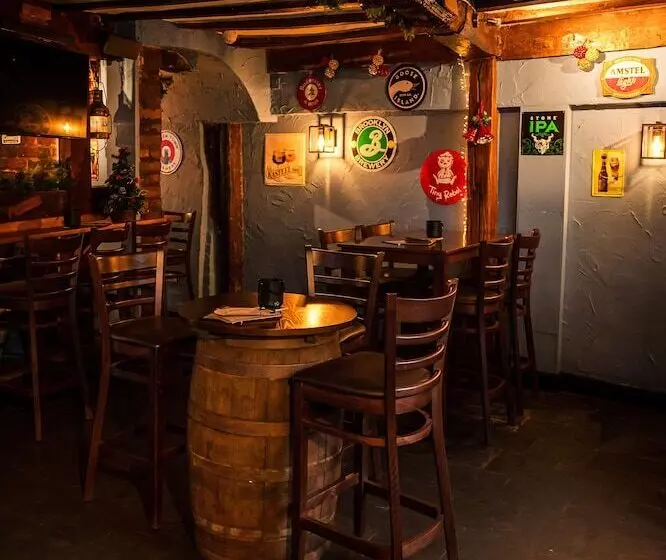 Retkeilymaja Cromwell S Tap House