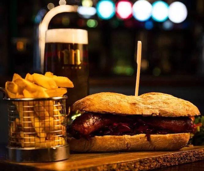 Retkeilymaja Cromwell S Tap House