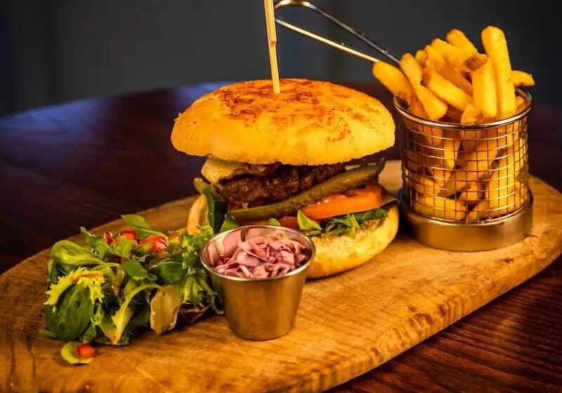 Retkeilymaja Cromwell S Tap House