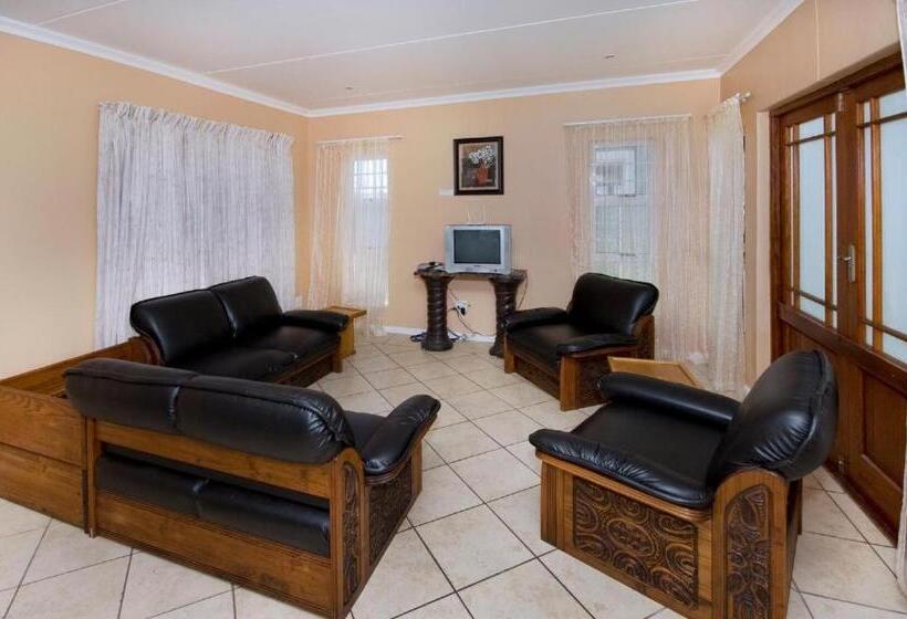 بنسيون Dolphin Dance Lodge