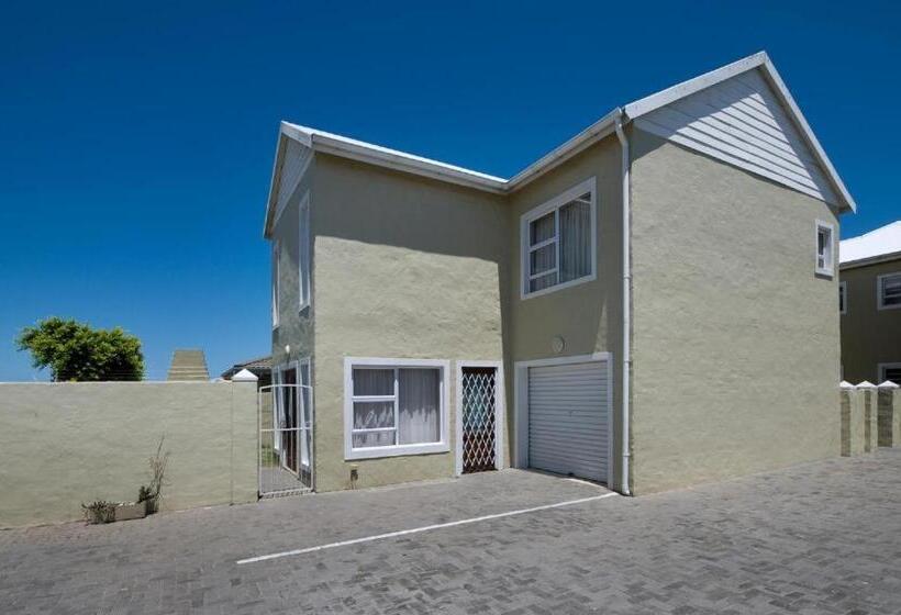 بنسيون Dolphin Dance Lodge