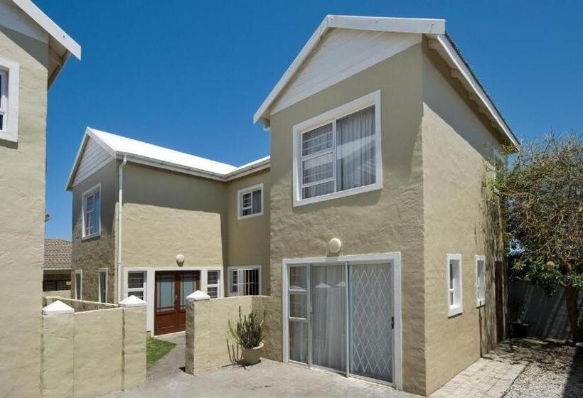 بنسيون Dolphin Dance Lodge