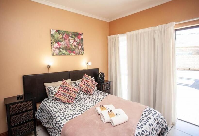 بنسيون Dolphin Dance Lodge