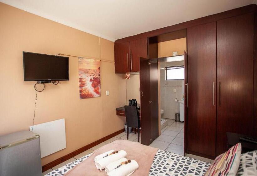 بنسيون Dolphin Dance Lodge