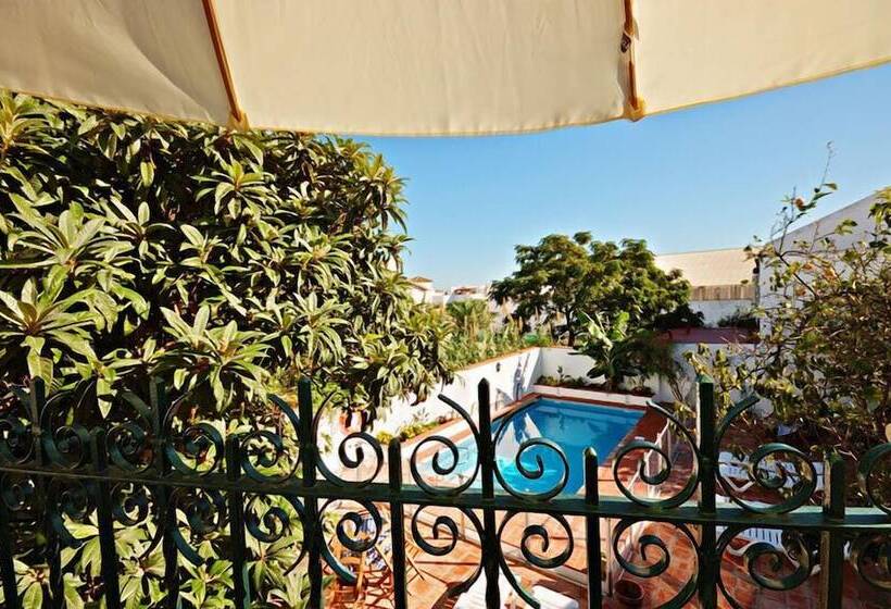 پانسیون Hostal La Posada