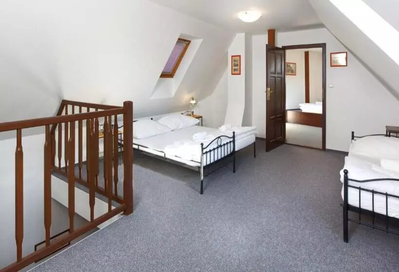 Majatalo Penzion Na 15. Poledníku