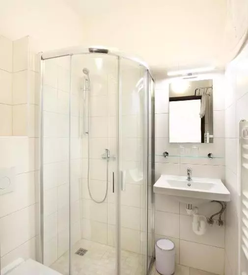 Majatalo Penzion Na 15. Poledníku