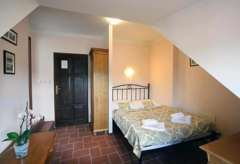 Majatalo Penzion Na 15. Poledníku