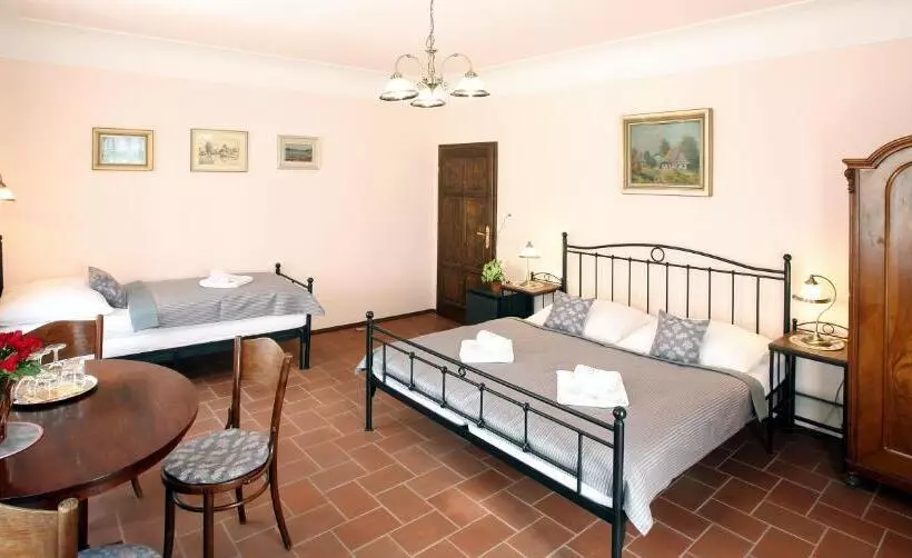 Majatalo Penzion Na 15. Poledníku