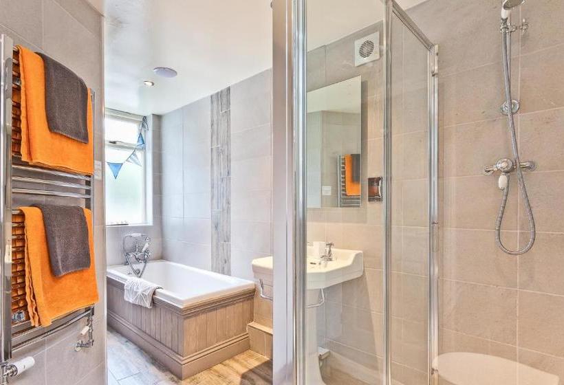 Общежитие Heidi's Grasmere Lodge