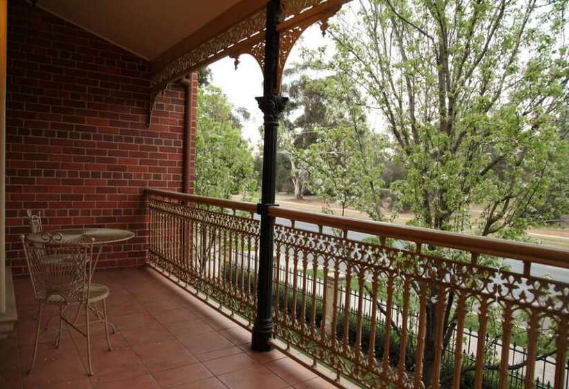 Carlyle Suites & Apartments