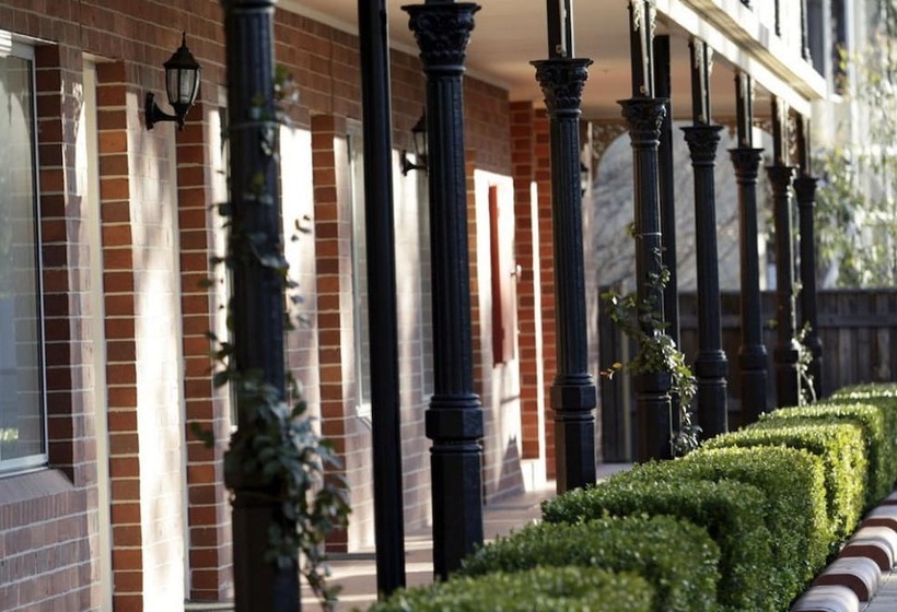 Carlyle Suites & Apartments