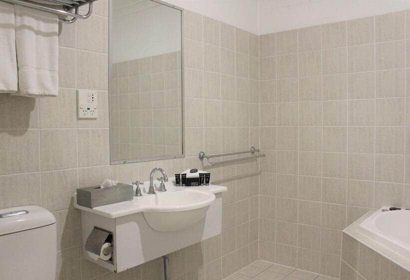 Carlyle Suites & Apartments