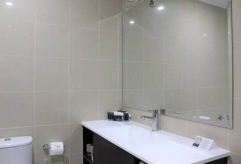 Carlyle Suites & Apartments