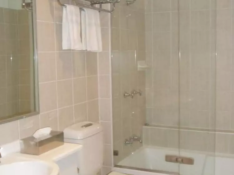 Carlyle Suites & Apartments