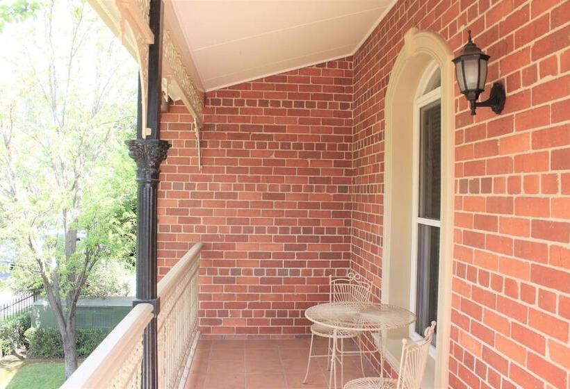 Carlyle Suites & Apartments