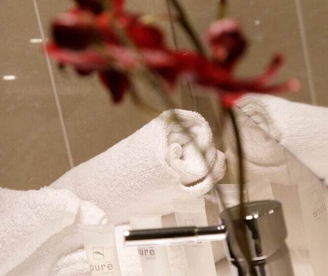 Carlyle Suites & Apartments