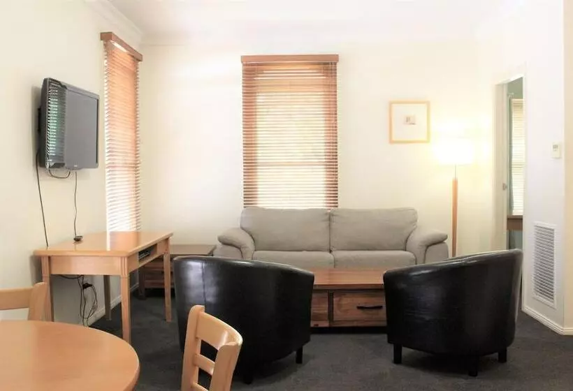 Carlyle Suites & Apartments