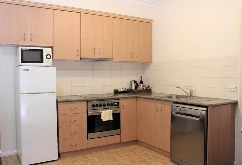 Carlyle Suites & Apartments