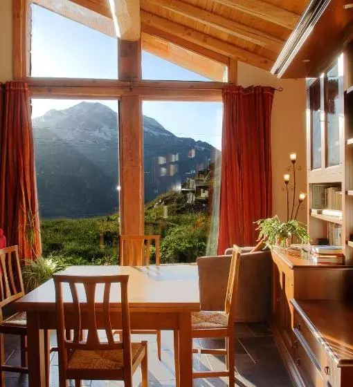 پانسیون Chalet Colinn
