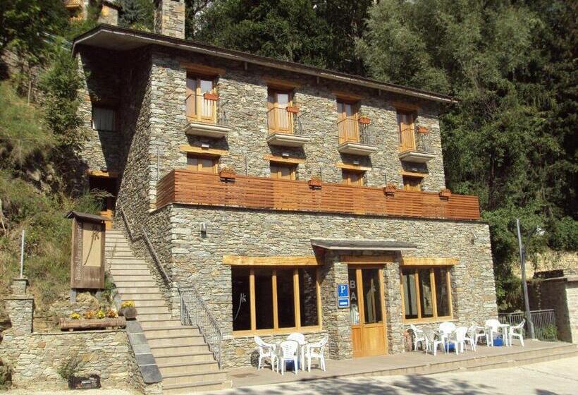 بنسيون Hostal Les Roquetes
