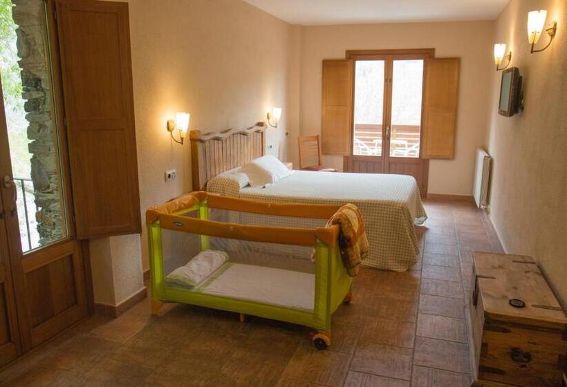 بنسيون Hostal Les Roquetes