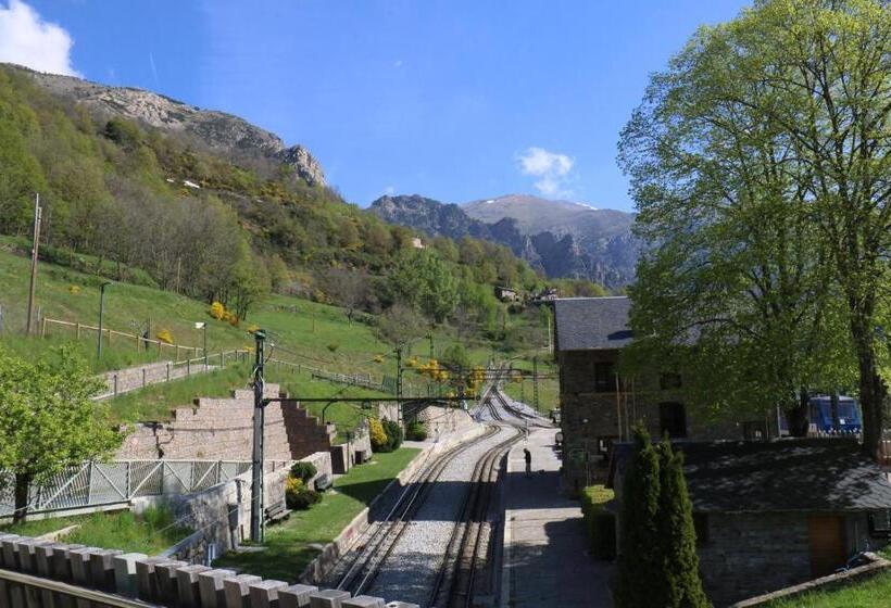 بنسيون Hostal Les Roquetes