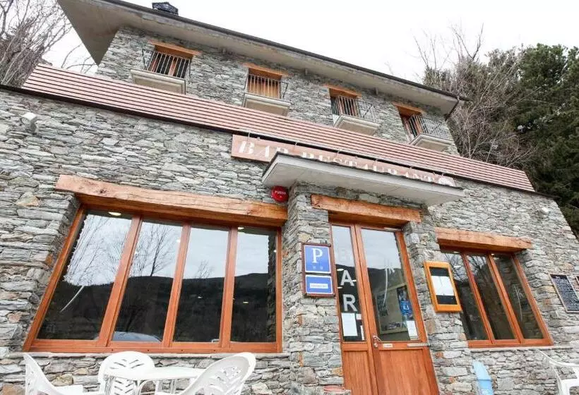 ペンション Hostal Les Roquetes