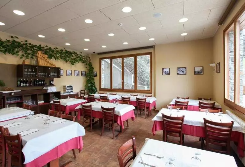 ペンション Hostal Les Roquetes