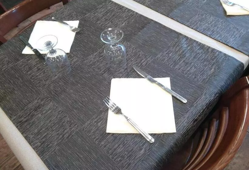 ペンション Hostal Les Roquetes