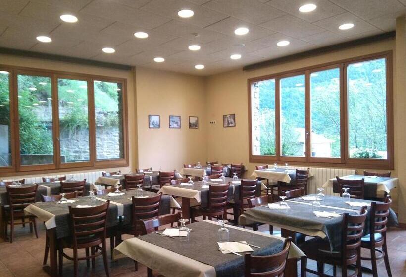 بنسيون Hostal Les Roquetes