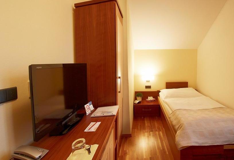 膳宿费 Penzion Na Hradě