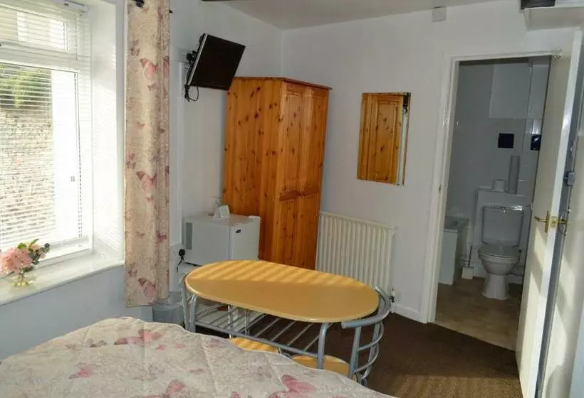 Majatalo Smugglers Haunt Guest House