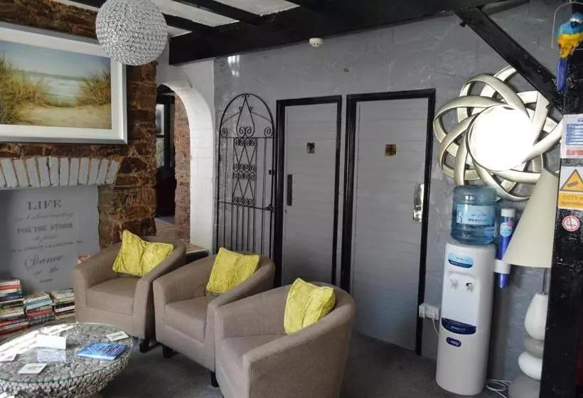 Majatalo Smugglers Haunt Guest House