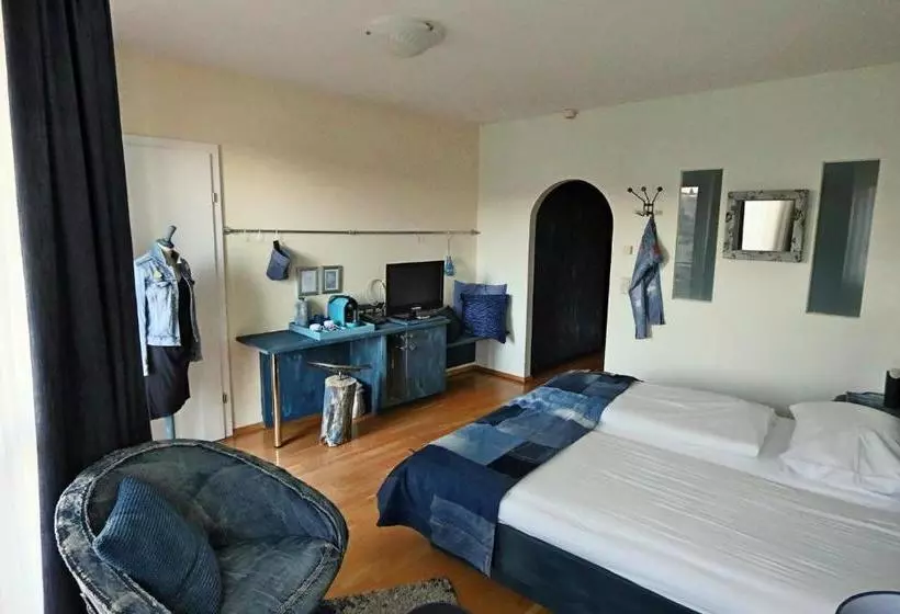 Majatalo Solens Land Guest House