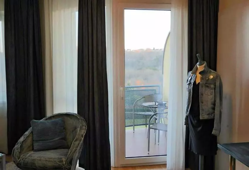 Majatalo Solens Land Guest House