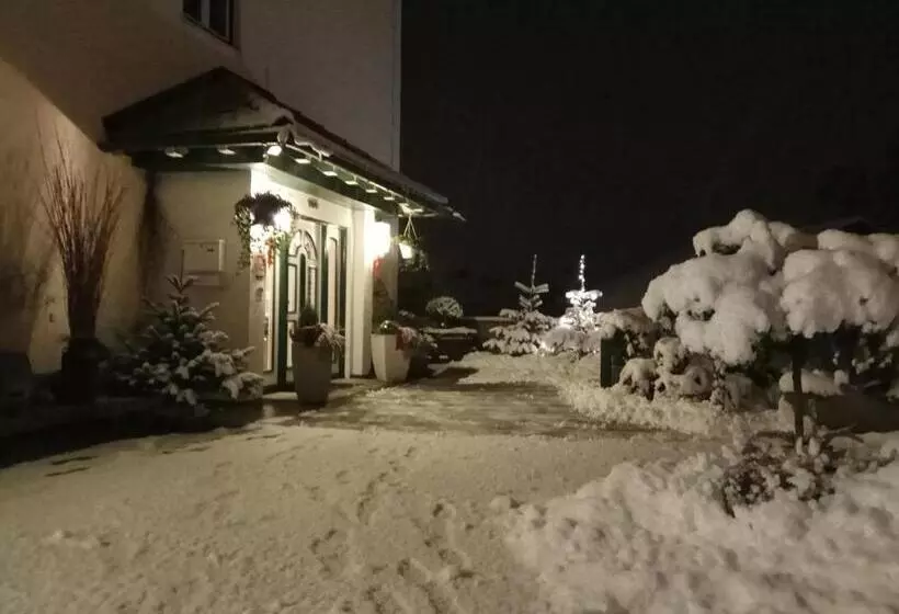 ペンション Gästehaus Waldeck