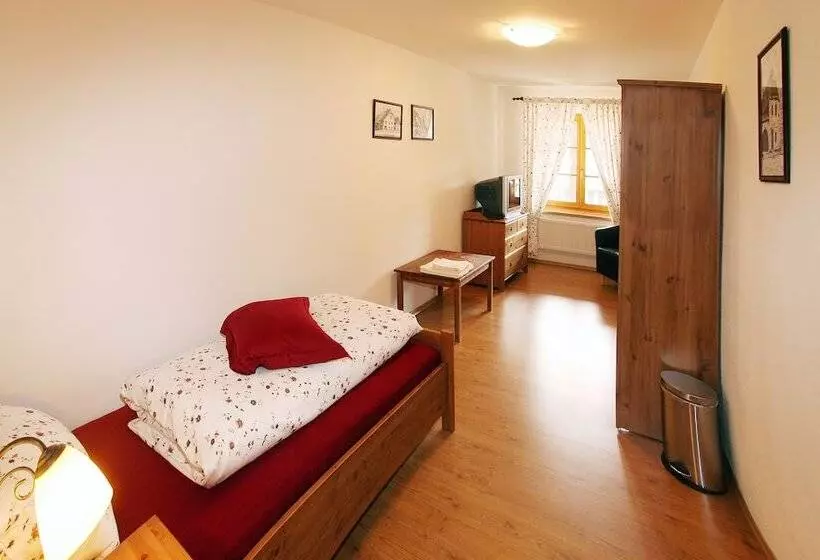 Majatalo Penzion U Chodskeho Hradu