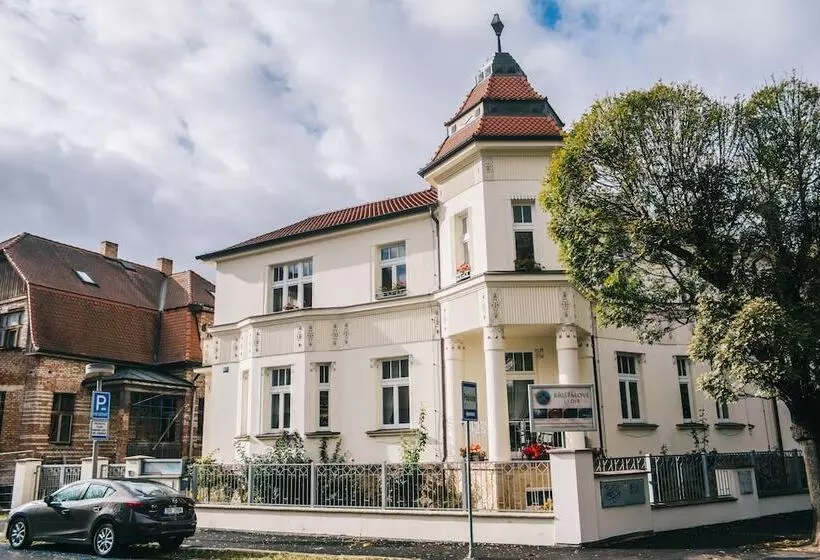 ペンション Villa A. Malka