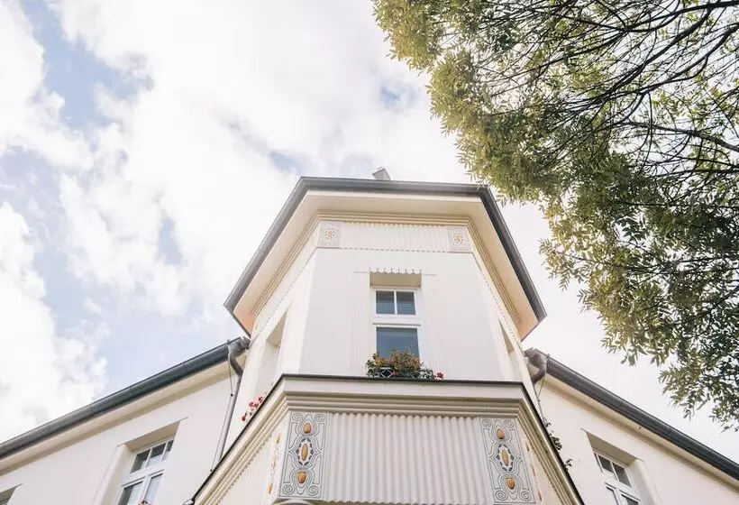 ペンション Villa A. Malka