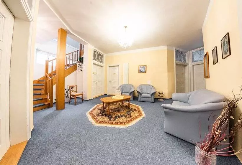 ペンション Villa A. Malka