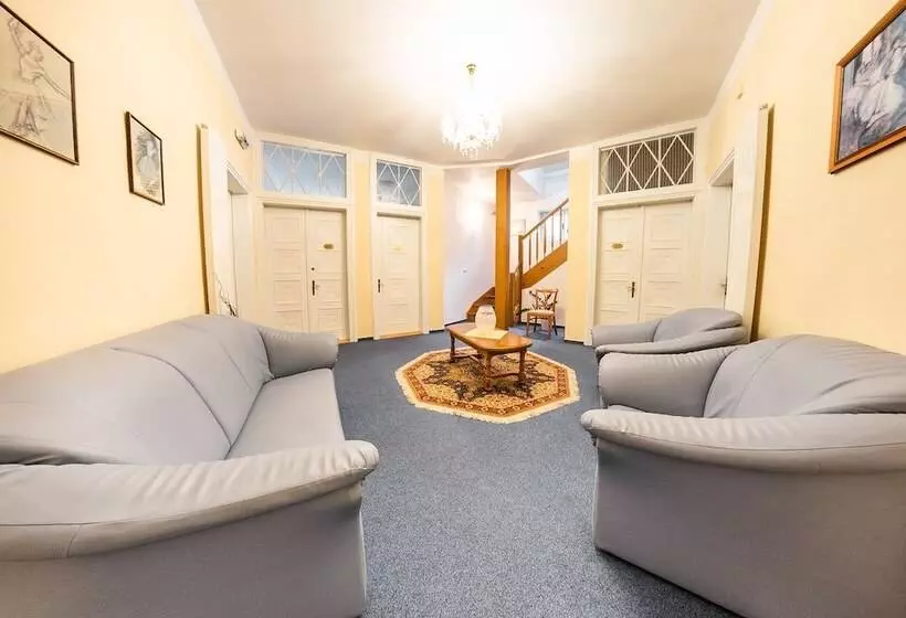 ペンション Villa A. Malka