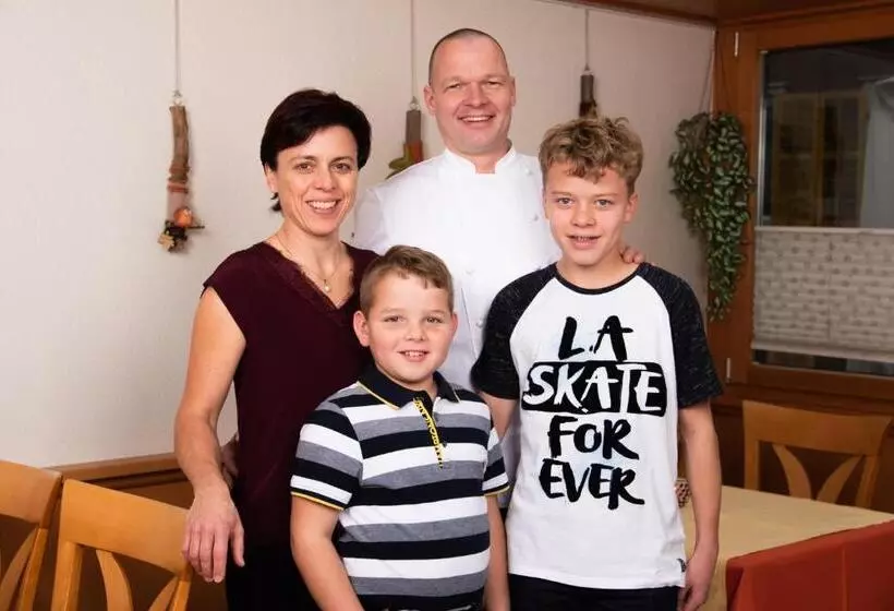 Retkeilymaja Gasthaus Engel Hasle