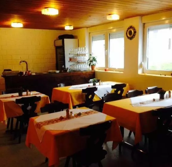 Retkeilymaja La Cantina Restaurant