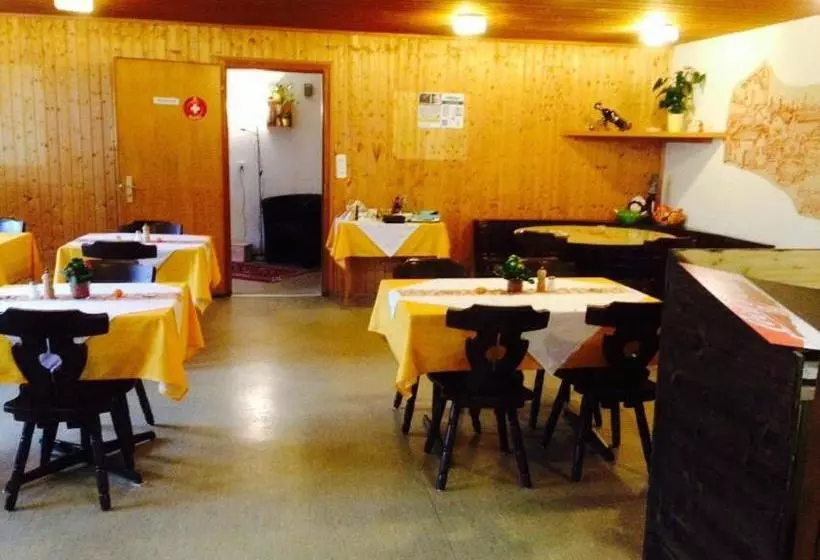 Retkeilymaja La Cantina Restaurant